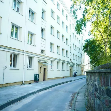 Charming Boulevard Apartment *